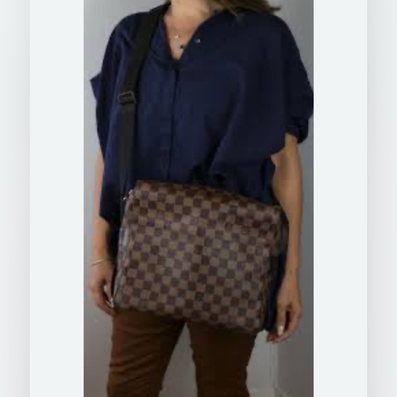 Louis Vuitton Damier Ebene Messenger Bag - Picture 16 of 16